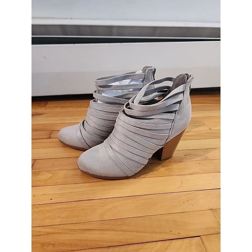 Womans Journee Collection Selena Country Western Bootie Block Heel Size 8 Gray